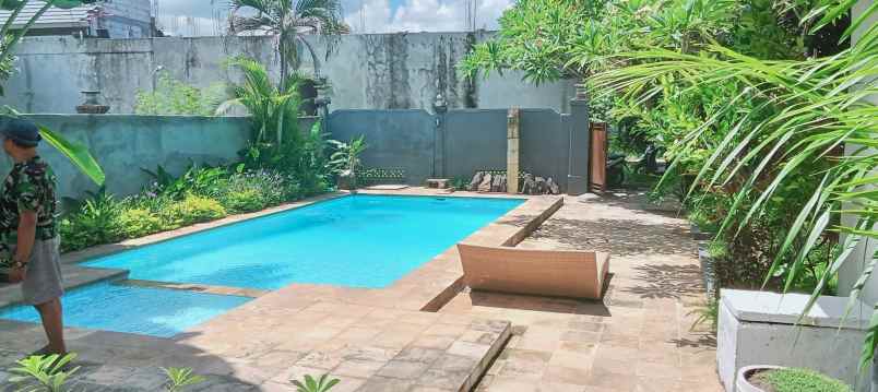 dijual villa daerah lovina sentral