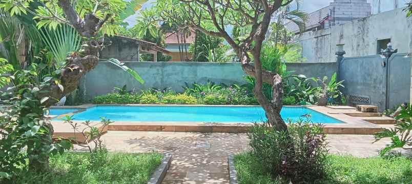 dijual villa daerah lovina sentral