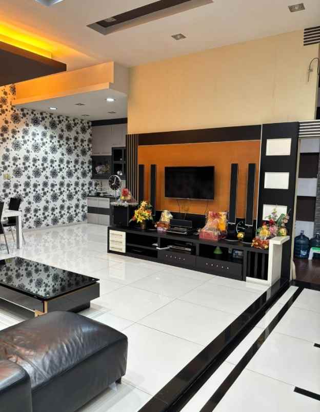 dijual villa komplek cemara asri jalan