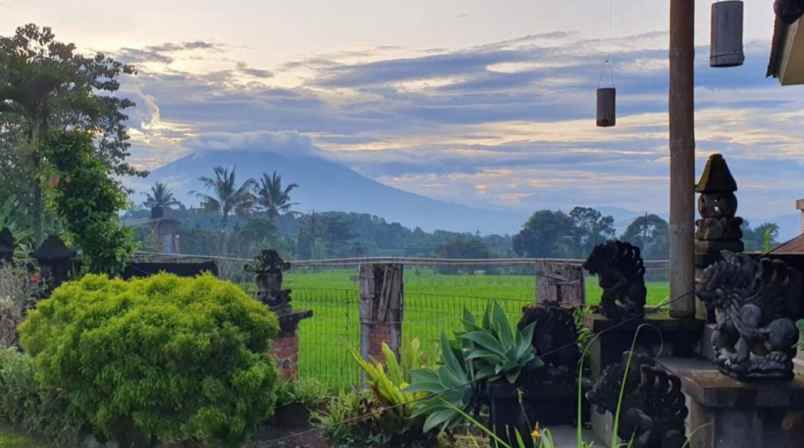 dijual villa sukakarya kec megamendung