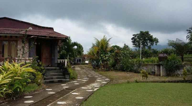 dijual villa sukakarya kec megamendung