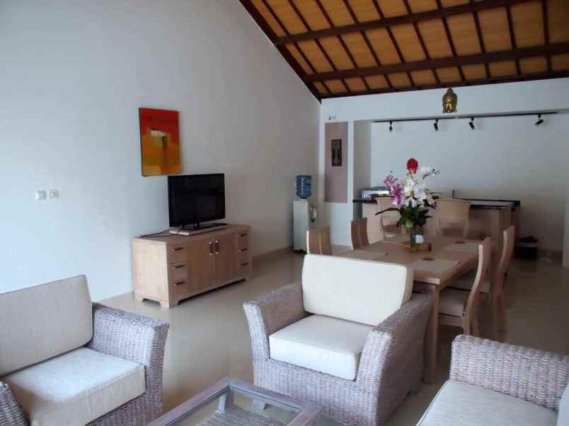 dijual villa umalas badung bali