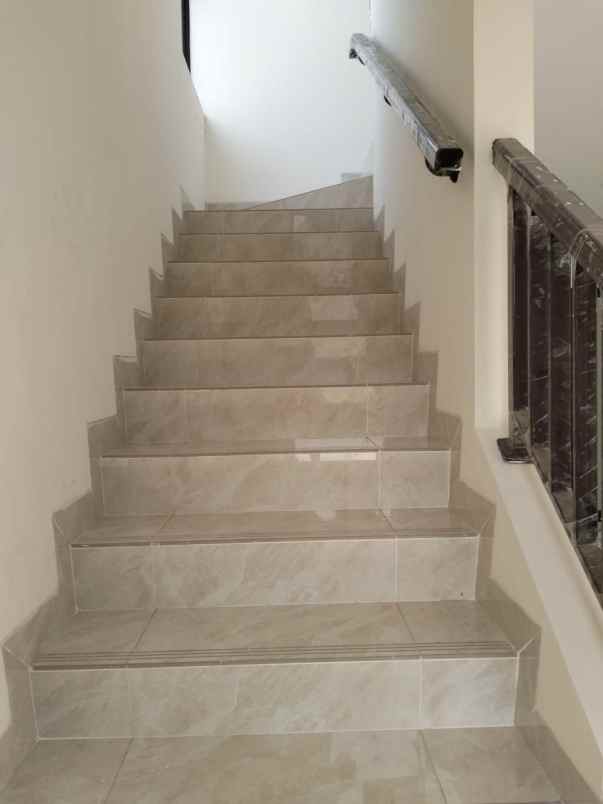 disewakan rumah enchanta lavon swan city
