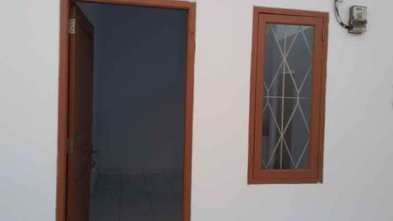 disewakan rumah jl kemuning 3 no 2 rt 007