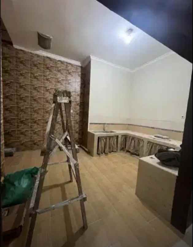 disewakan rumah pucang anom