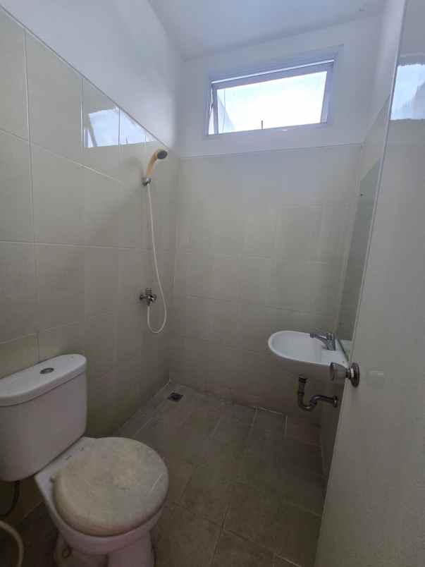 disewakan rumah talaga bestari tangerang