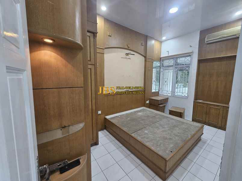 disewakan villa komplek cemara hijau jalan
