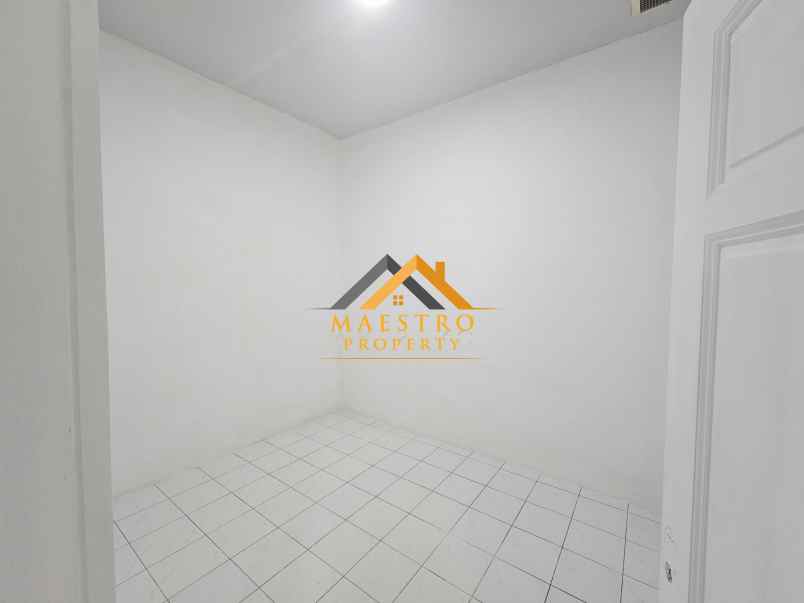 disewakan villa komplek cemara hijau jalan