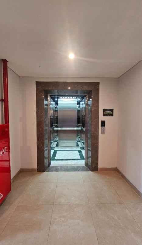 hunain ideal pertama di selatan jakarta view danau