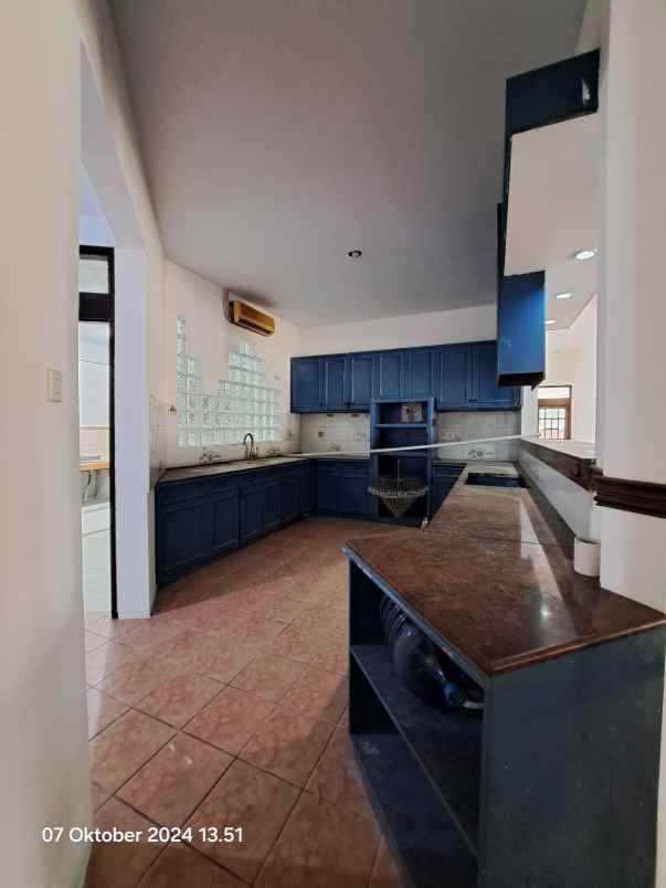 jual rumah di simprug jakarta selatan harga bagus knt