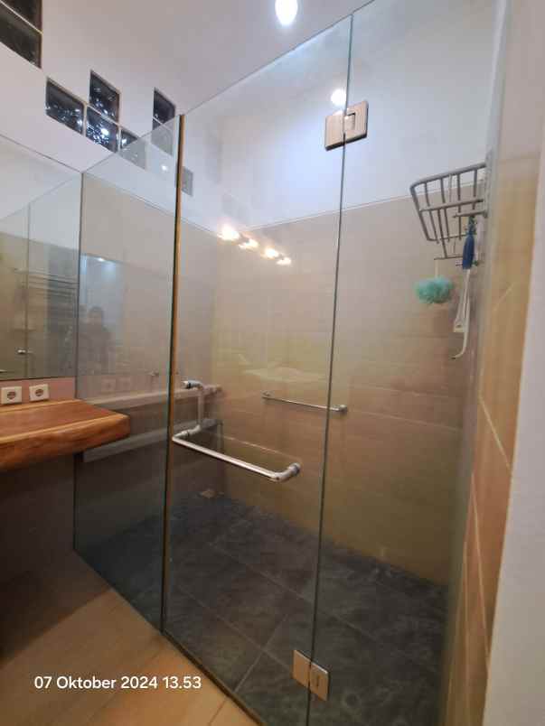 jual rumah di simprug jakarta selatan harga bagus knt