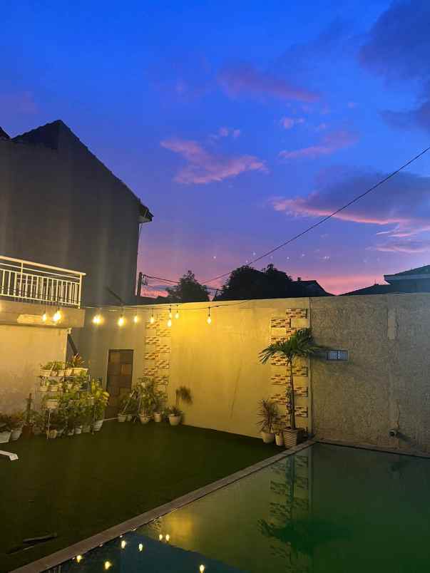 jual rumah komplek dengan kolam renang