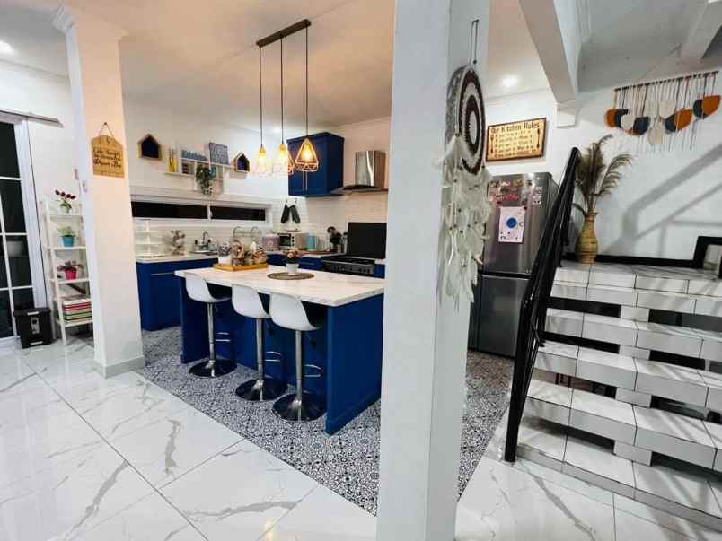 jual rumah komplek dengan kolam renang