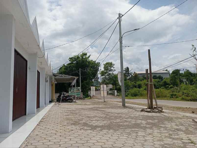 kios murah pinggir jalan cor di sepang ciracas