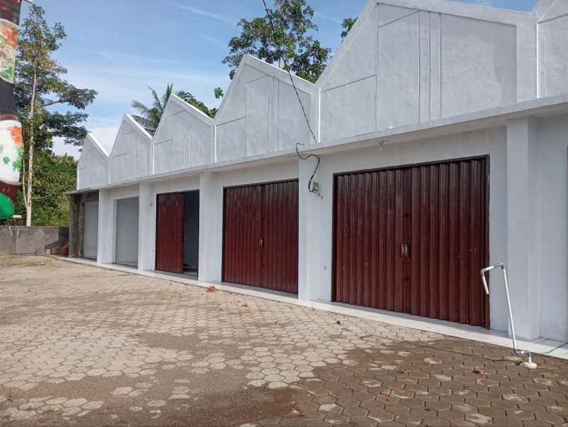 kios murah pinggir jalan cor di sepang ciracas