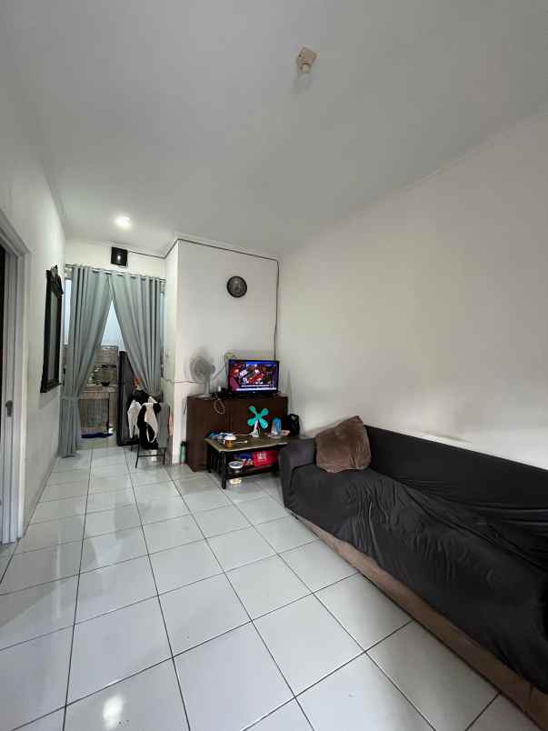 over kredit murah rumah bagus terawat di tangerang