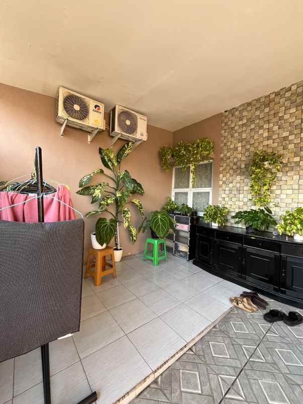 over kredit murah rumah bagus terawat di tangerang