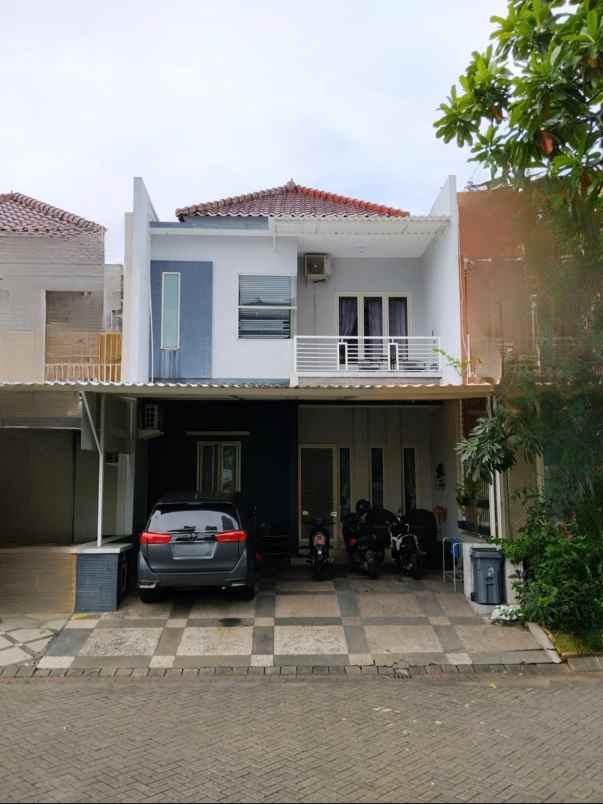 row jalan lebar rumah pakuwon city 2 lantai siap huni