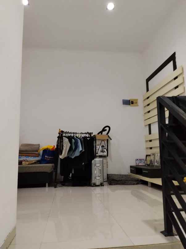 row jalan lebar rumah pakuwon city 2 lantai siap huni