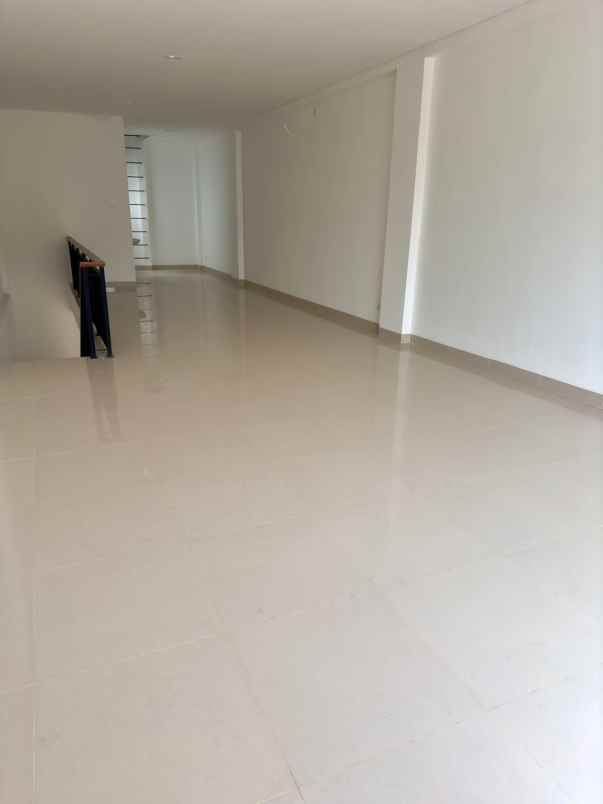 ruko dua lantai tapos cimanggis depok strategis