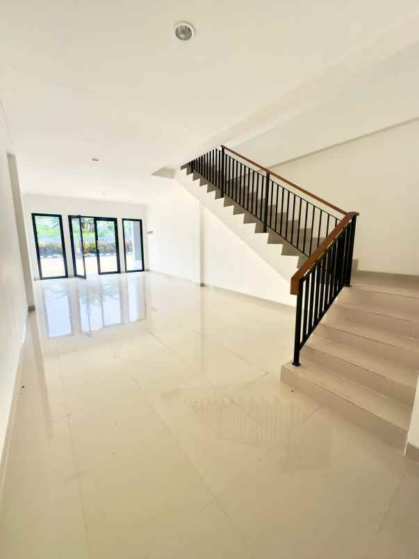 ruko dua lantai tapos cimanggis depok strategis