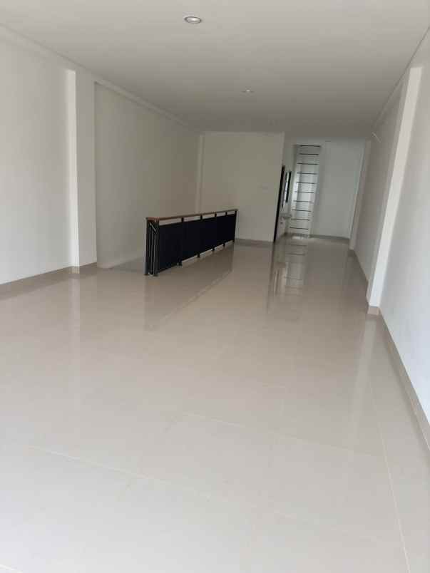 ruko dua lantai tapos cimanggis depok strategis