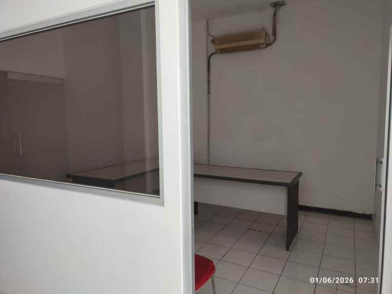 ruko klampis megah strategis ada area parkir