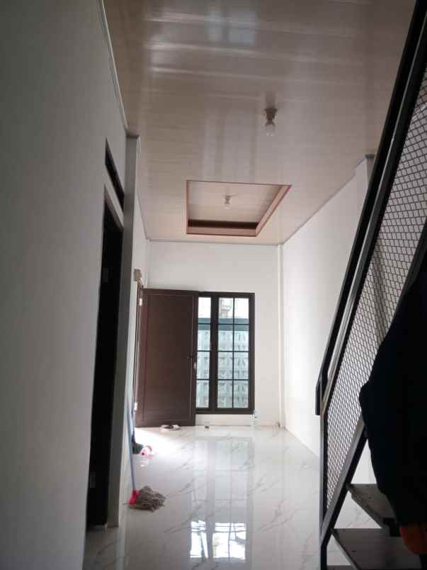 rumah 2 lantai berkualitas modern