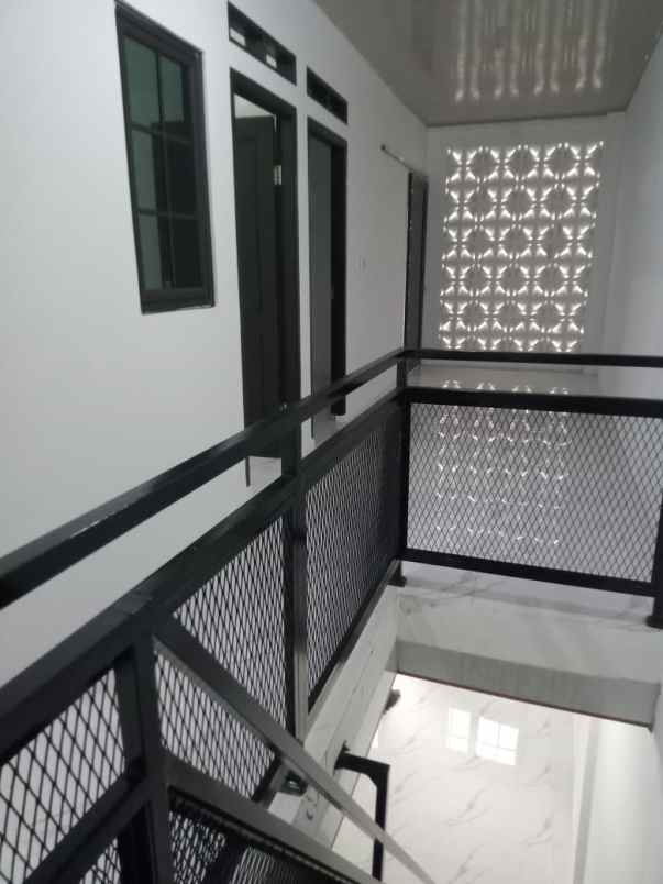 rumah 2 lantai berkualitas modern