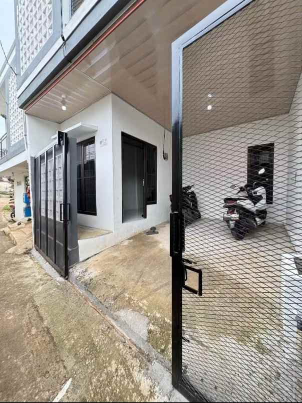 rumah 2 lantai berkualitas modern