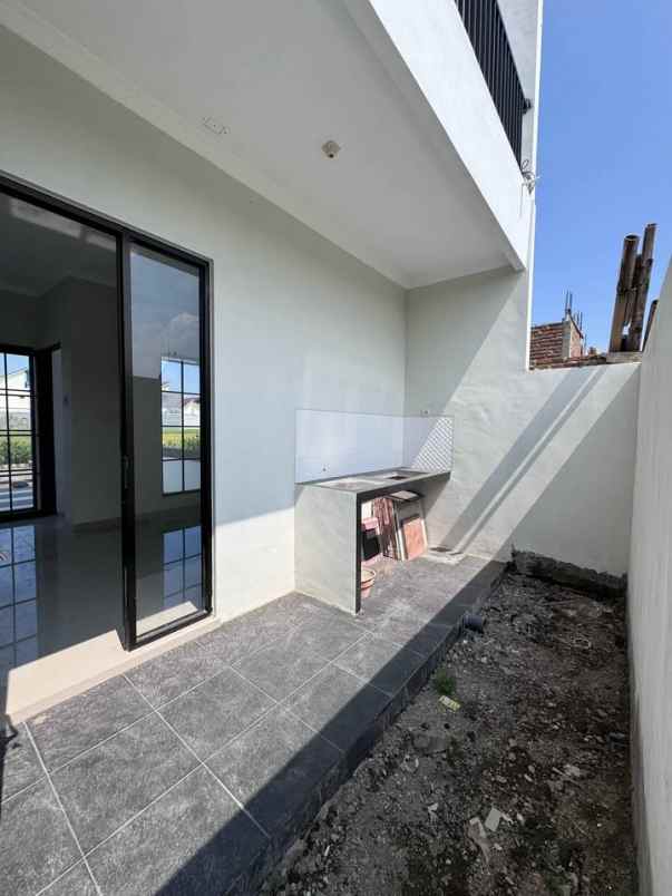 rumah 2 lantai classic modern lokasi sukun