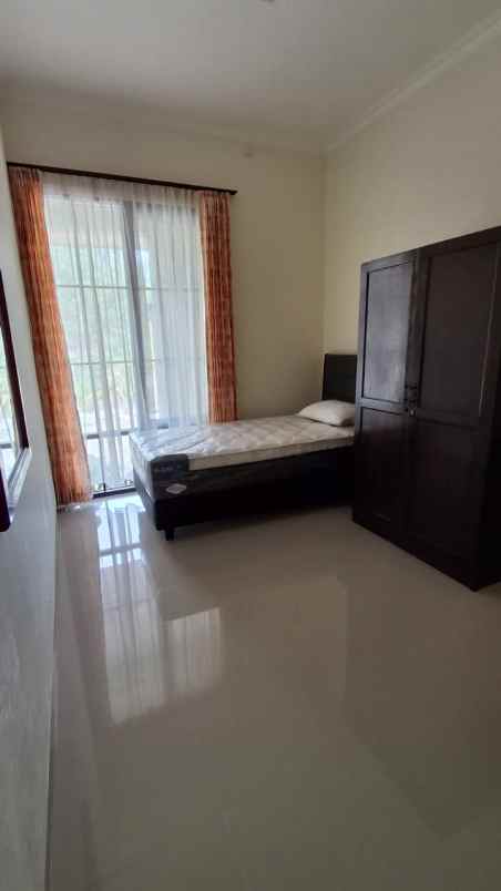 rumah 2 lantai cluster di banyumanik semarang