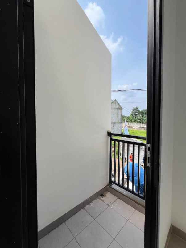 rumah 2 lantai cuma 600 jutaan di sawangan depok