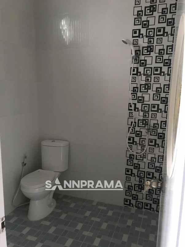 rumah 2 lantai dalam mini cluster bambu apus jaktim rn