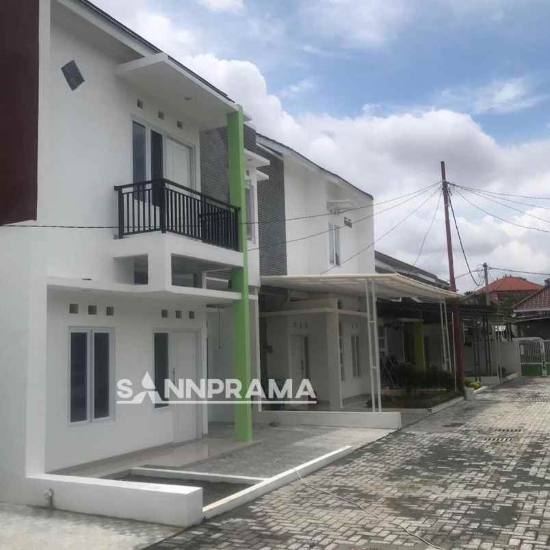 rumah 2 lantai dalam mini cluster bambu apus jaktim rn