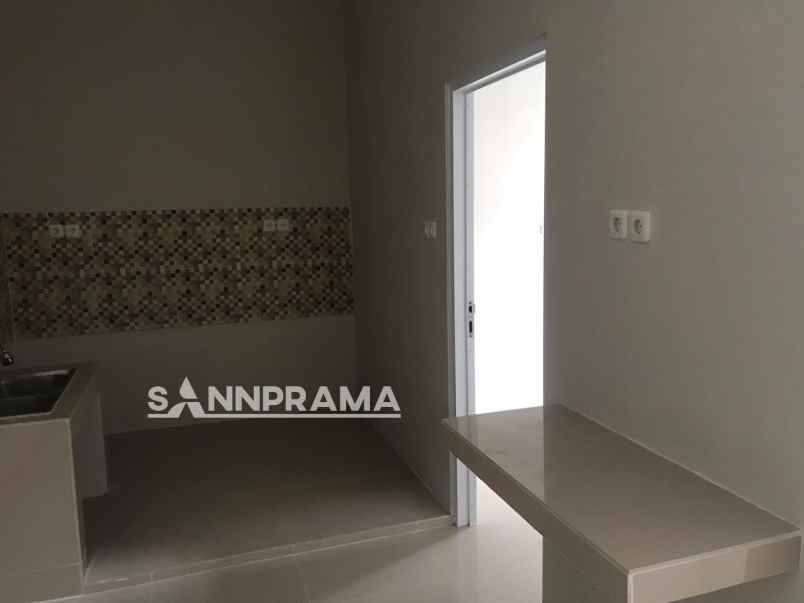 rumah 2 lantai dalam mini cluster bambu apus jaktim rn