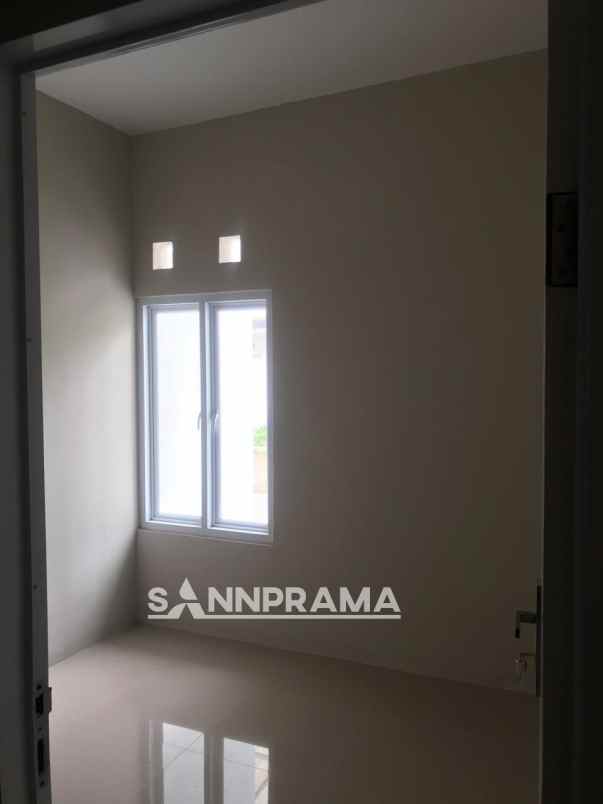 rumah 2 lantai dalam mini cluster bambu apus jaktim rn