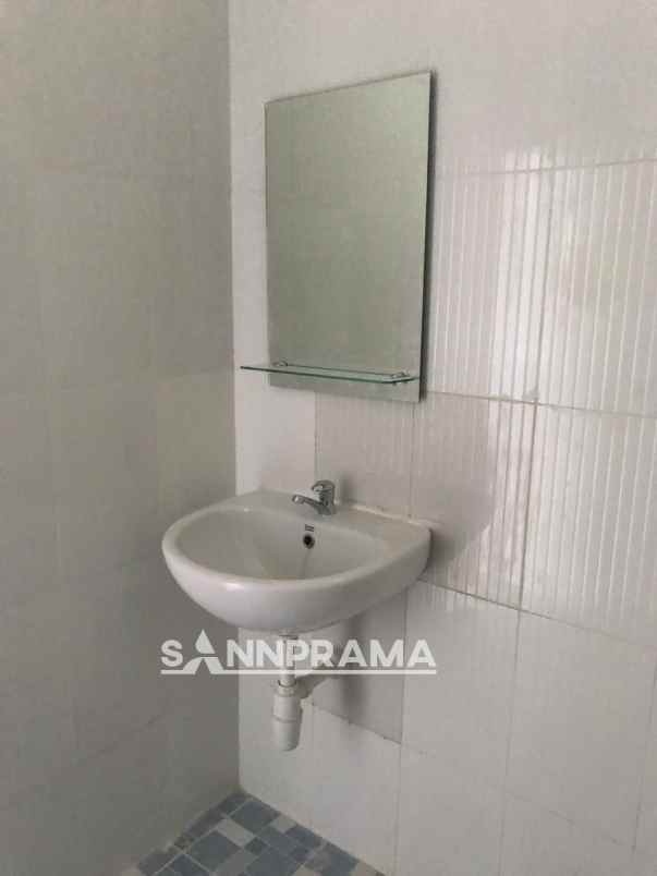 rumah 2 lantai dalam mini cluster bambu apus jaktim rn