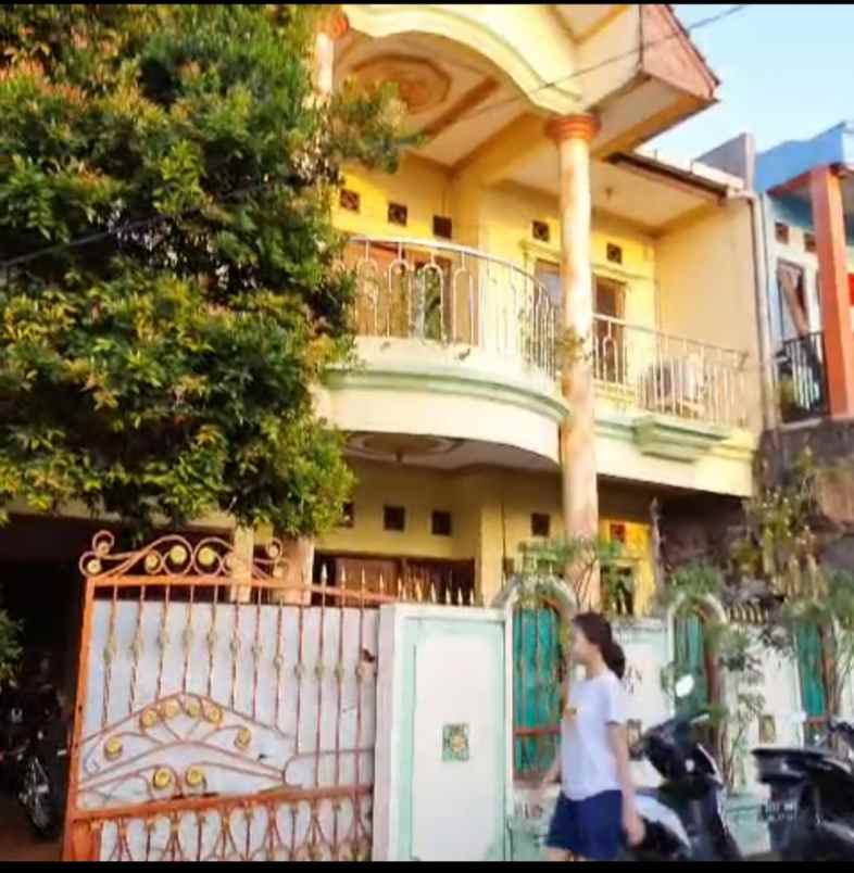 rumah 2 lantai dengan luas 150m2 di perumnas 1 bekasi
