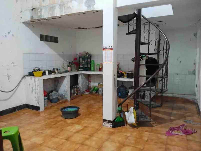 rumah 2 lantai dengan luas 150m2 di perumnas 1 bekasi