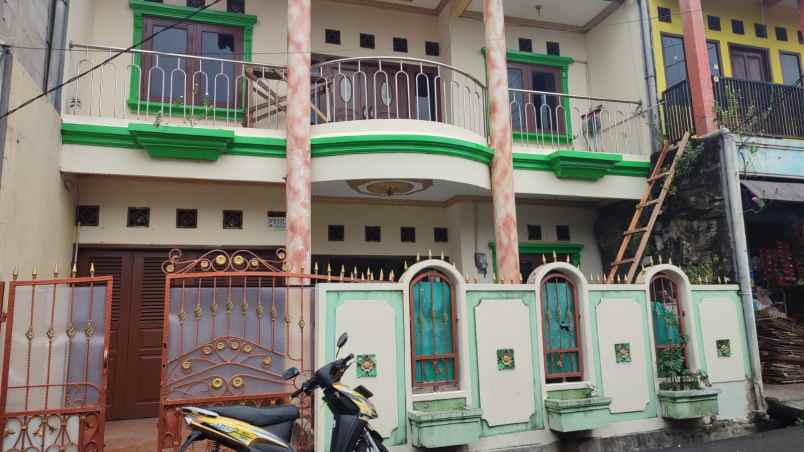 rumah 2 lantai dengan luas 150m2 di perumnas 1 bekasi