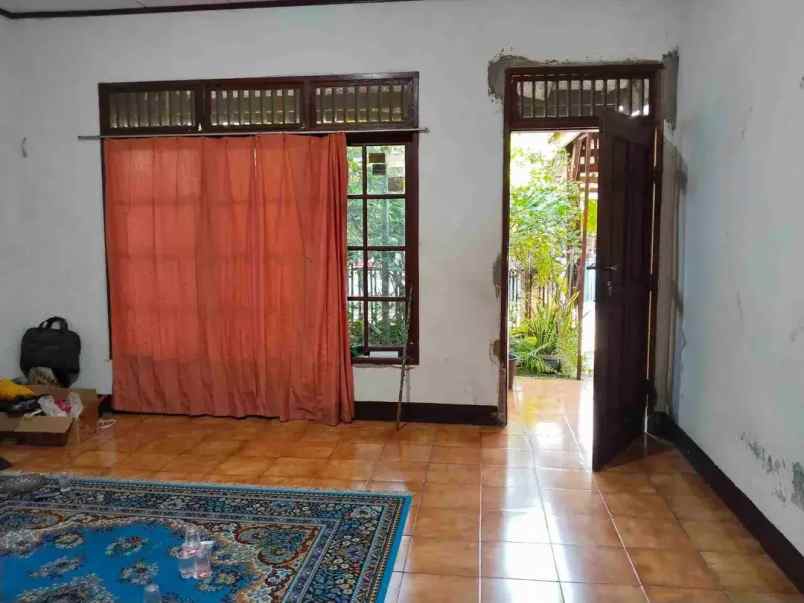 rumah 2 lantai dengan luas 150m2 di perumnas 1 bekasi