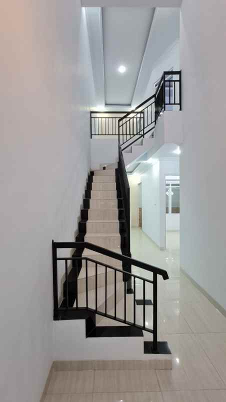 rumah 2 lantai di bumi anggrek bekasi utara