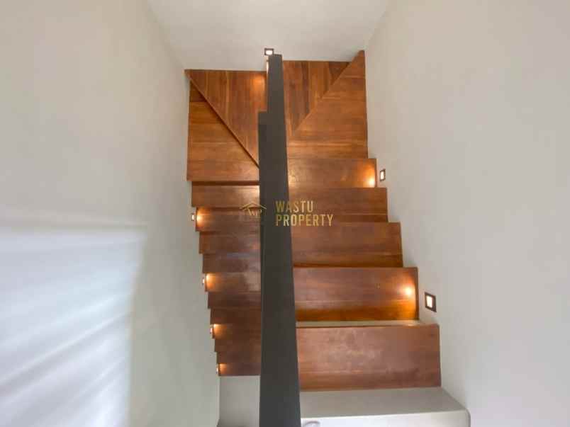 rumah 2 lantai full furnished 7 menit dari tugu jogja