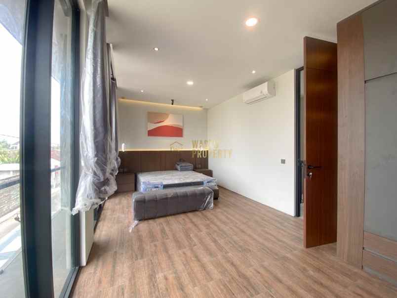 rumah 2 lantai full furnished 7 menit dari tugu jogja