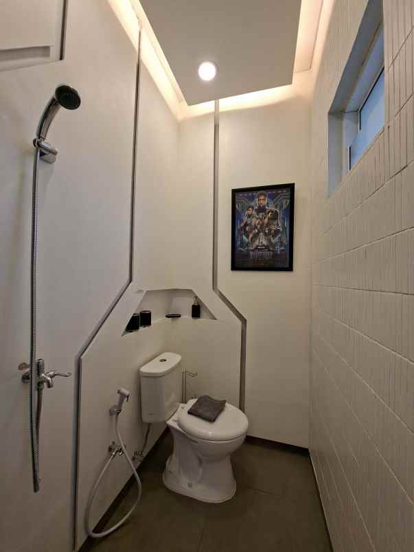 rumah 2 lantai siap huni