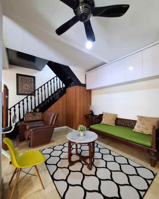 rumah asri plus private pool di cipete jaksel