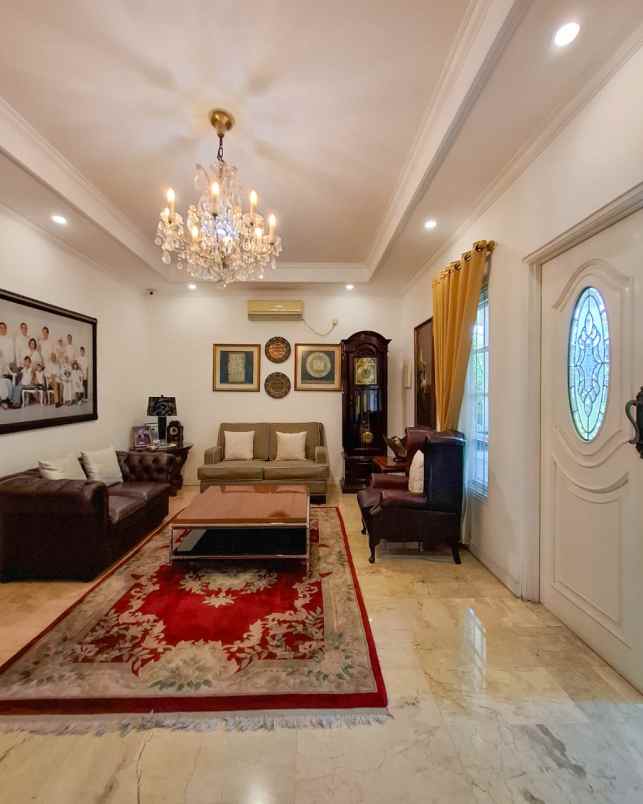 rumah asri plus private pool di cipete jaksel