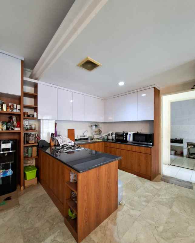 rumah asri plus private pool di cipete jaksel