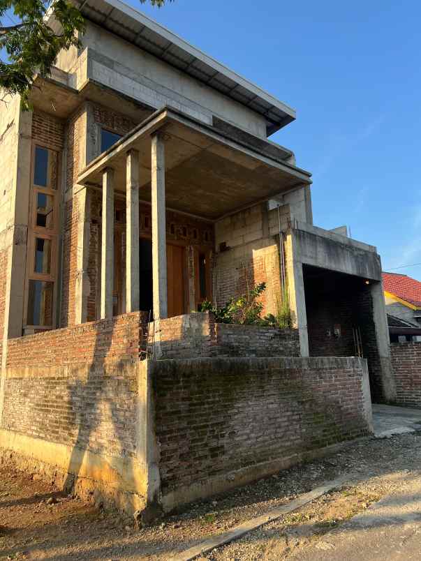 rumah bagus 2 lantai 309m kerjo karanganyar